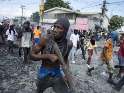 Haití declara la guerra a las bandas armadas para pacificar el país y celebrar elecciones
